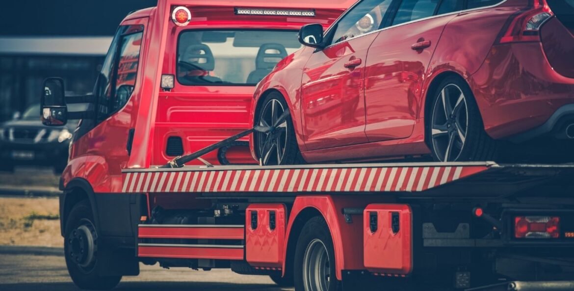 Como transportar carro para outro estado: carro encima de caminhão reboque.